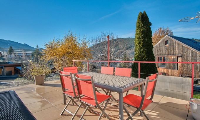 Villard-de-Lans Apartamento | Apartamento 'La Croix Du Sud' con vistas a la montaña, terraza privada y Wi-Fi