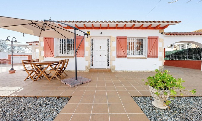 Banyeres del Penedes Chalet De Esquí | Apartamento 'La Lola' con terraza privada, Wi-Fi y aire acondicionado