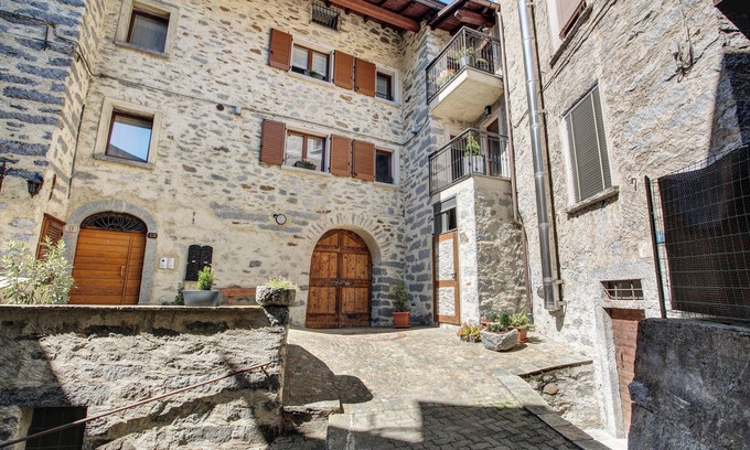 Grosio Apartamento | Apartamento 'La Maison du Bonheur Grosio' con balcones y Wi-Fi