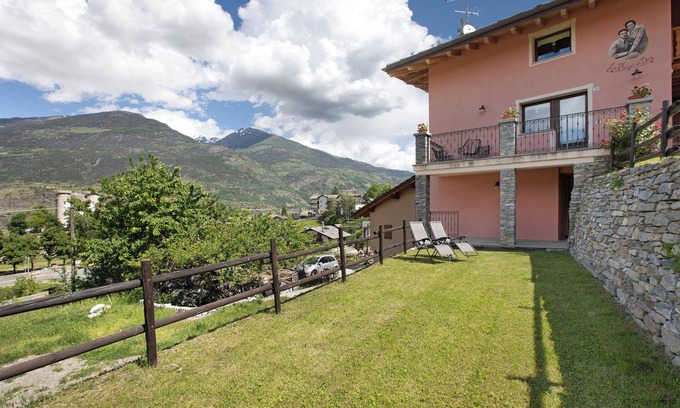 Aymavilles Apartamento | Apartamento 'La Maison De Deni - Vista Castello' con vistas a la montaña