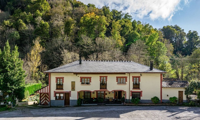 Villacibran Apartamento | Apartamento 'La Pescal' con vistas a la montaña, piscina compartida y Wi-Fi
