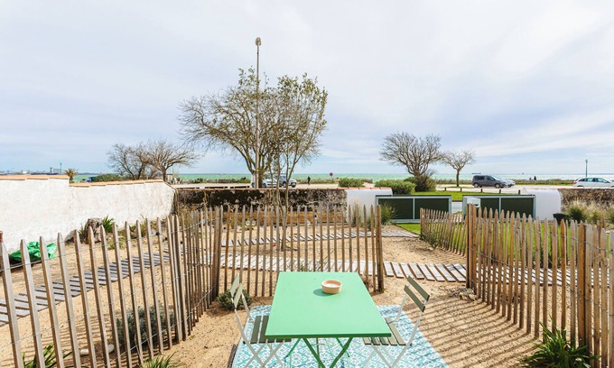 Rivedoux-Plage Apartamento | Apartamento 'La Plage, T2' con vistas al mar, terraza privada y Wi-Fi