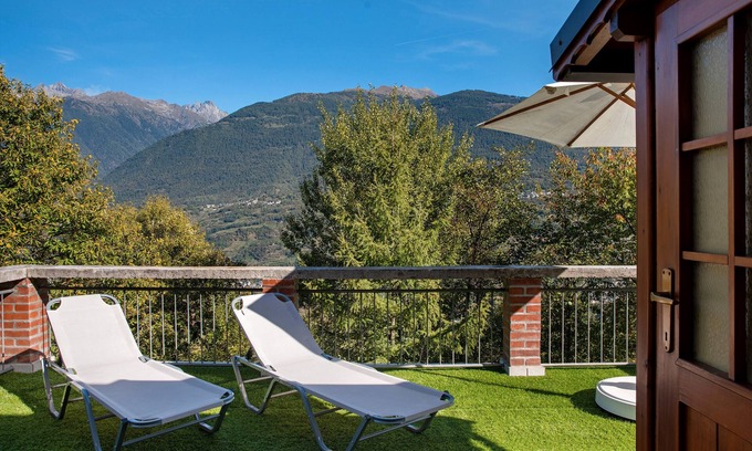Castello dell'Acqua Apartamento | Apartment 'La Terrazza' with Mountain View, Wi-Fi and Air Conditioning