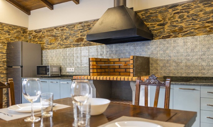 Navia Apartamento | Apartamento Las Dornas--Casona del Campo en Asturias con piscina