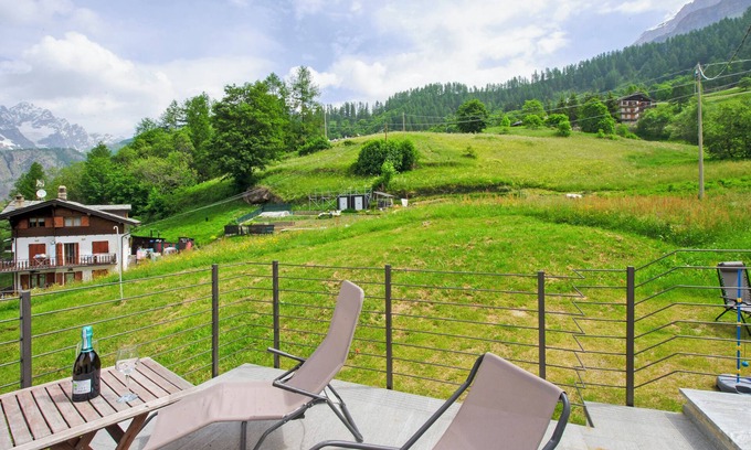 Paquier Apartamento | Apartamento 'Le Rêve D'Emilie - Family House' con vistas a la montaña, terraza compartida y Wi-Fi