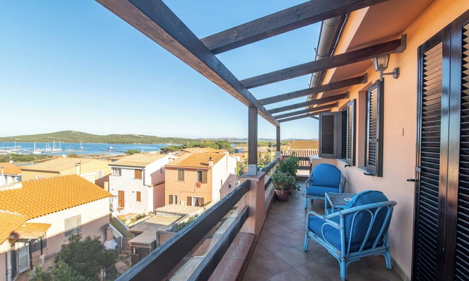 Porto Pozzo Apartamento | Apartamento 'Lella' con vistas al mar, terraza privada y aire acondicionado