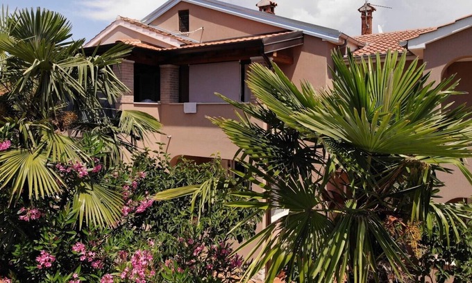 Porec Apartamento | Apartment Leonard for 3 Persons, nice area of Poreč city