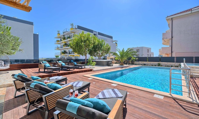 Znjan Apartamento | Apartment Liberty Living with Pool II