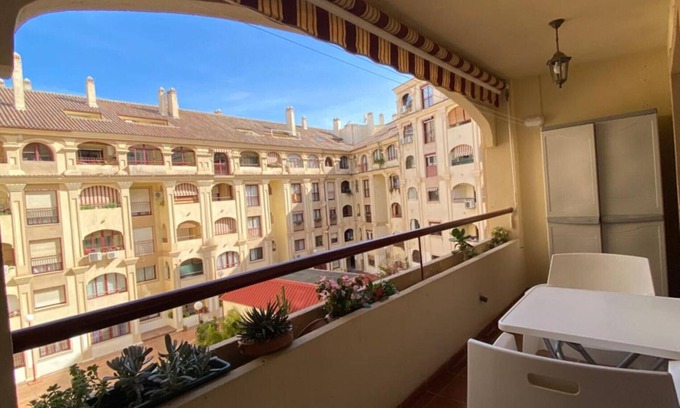 Arroyo de la Miel Apartamento | Apartment 'Liya's Home' with Balcony, Wi-Fi and Air Conditioning