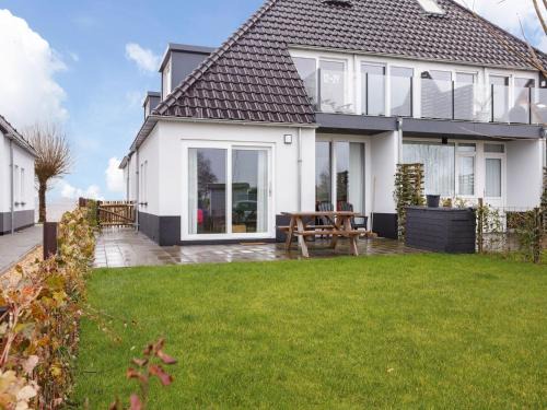Offingawier Apartamento | Apartment located directly on the Sneekermeer