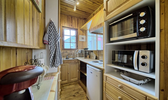 Arreau Apartamento | Apartment 'Loft En Duplex Avec Balcon Et Vue' with Mountain View and Balcony