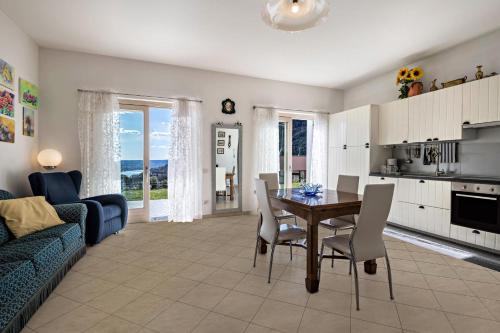 Toscolano Maderno Apartamento | Apartment Loretta in Villa Fiore