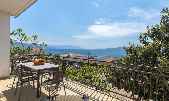 Novi Vinodolski Apartamento | Apartamento Luka by Interhome