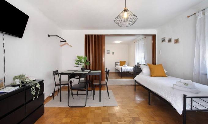 Neckarhausen Apartamento | Apartamento 'M B Homes Nürtingen' con Wi-Fi