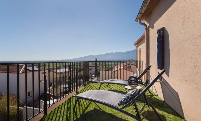 Banyuls-dels-Aspres Apartamento | Apartment 'Mar I Munt' with Sea View, Wi-Fi and Air Conditioning