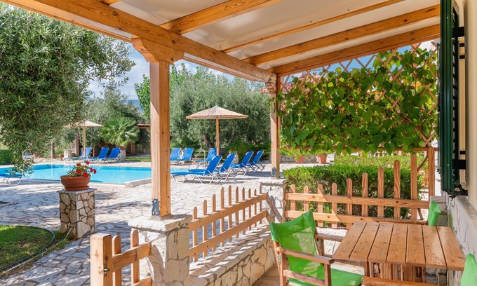 Paralio Astros Apartamento | Casa de campo 'Maisonette con Patio Privado 1' con Vista a la Montaña, Wi-Fi y Aire Acondicionado