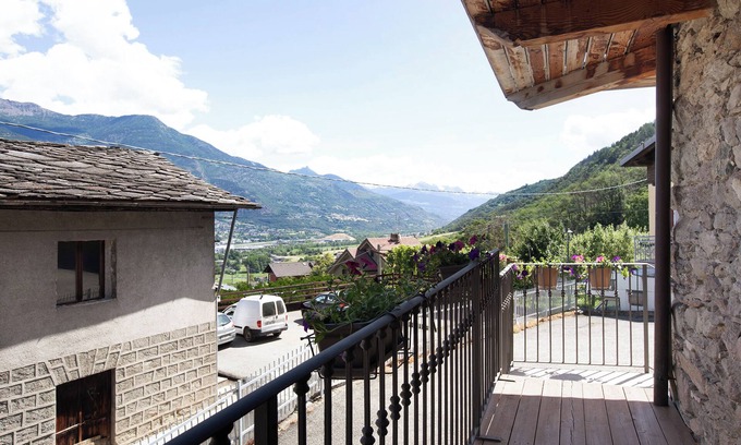Pollein Apartamento | Apartamento 'Maison Bebe Comboé' con vistas a la montaña, balcón y Wi-Fi