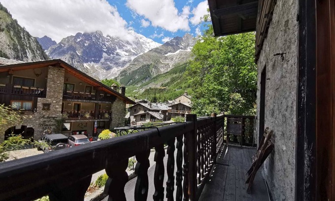 Entreves Apartamento | Apartamento 'Maison Esterina Vista Monte Bianco' con vistas a la montaña, jardín compartido y Wi-Fi