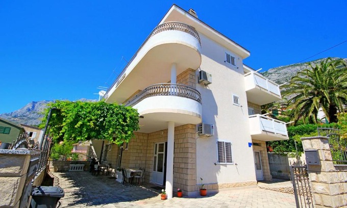 Bidol Apartamento | Apartment Makarska M&I, FREE PRIVATE PARKING