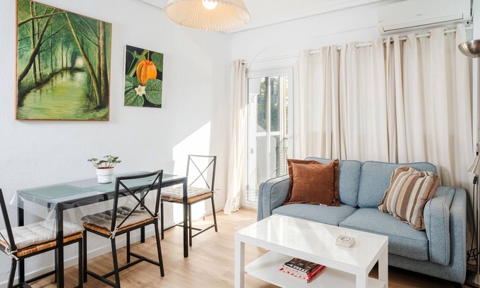 Hermandades-La Carrasca Apartamento | Apartamento 'Malaquita' con balcón, Wi-Fi y aire acondicionado