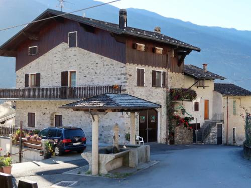 Mazzo di Valtellina Apartamento | Apartment Mariella by Interhome