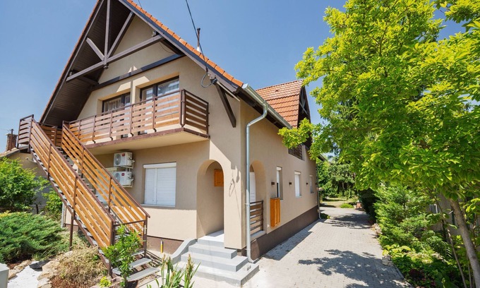 Balatonlelle Apartamento | Apartamento May by Interhome