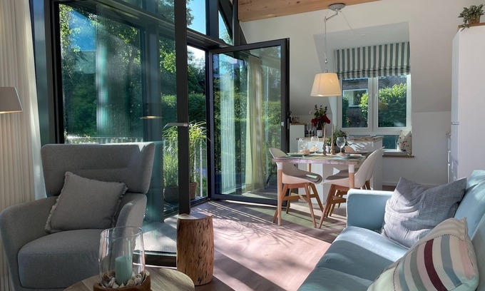 Eckernfoerde Apartamento | Apartamento 'Meerzeit' con vistas al mar, balcón y Wi-Fi