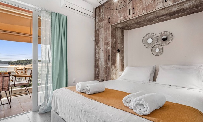 Perigiali Apartamento | Apartamento 'Mella Roa Amber' con vistas al mar, Wi-Fi y aire acondicionado.