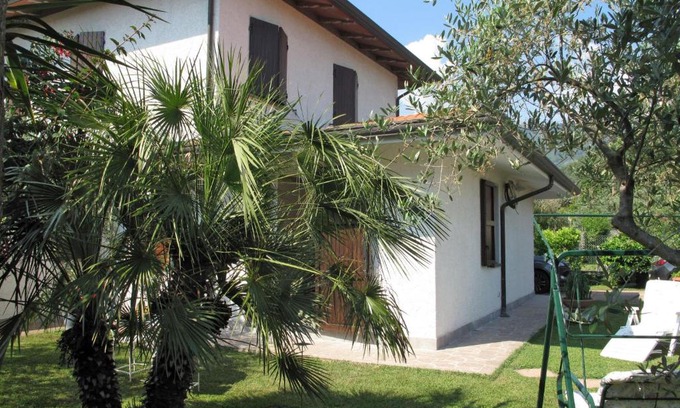 Capanne-Prato-Cinquale Apartamento | Apartment Mia by Interhome