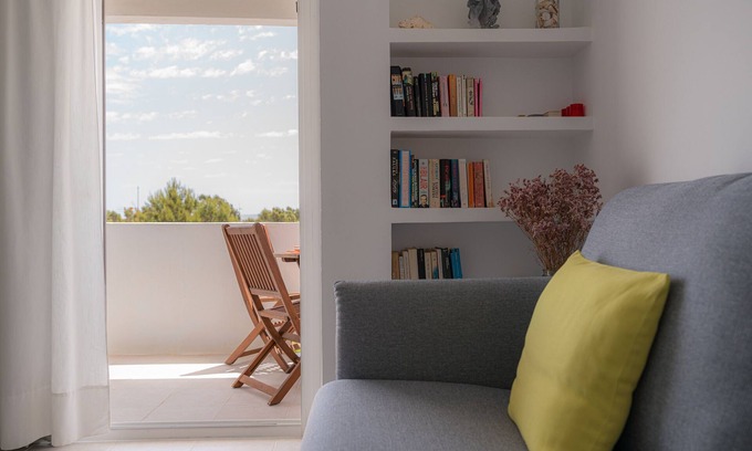 Es Pujols Apartamento | Apartamento 'Mirada I' con vistas despejadas, Wi-Fi y aire acondicionado