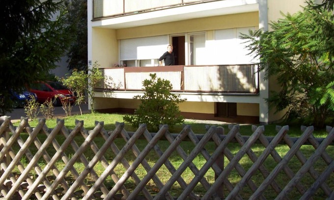 Charlottenburg Apartamento | El piso Miró-bile - con un toque artistico, balcón soleado, en el centro occidental - en las orillas verdes del río Spree