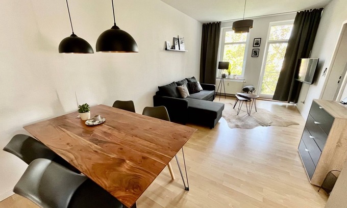 Gohlis-Mitte Apartamento | Apartment mit 2 Schlafzimmern, Balkon, Netflix, Drucker und Privaten Parkplatz