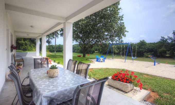 Valtura Apartamento | Apartment mit großem Garten, Spielbereich