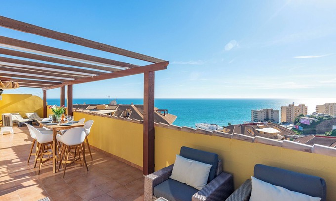 Fuengirola Apartamento | Apartamento 'Modern Penthouse' con vistas al mar, Wi-Fi y aire acondicionado