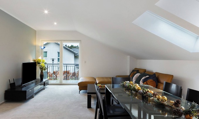 Elstal Apartamento | Apartamento 'Modernes Appartement 100m2' con jardín compartido, balcón y Wi-Fi