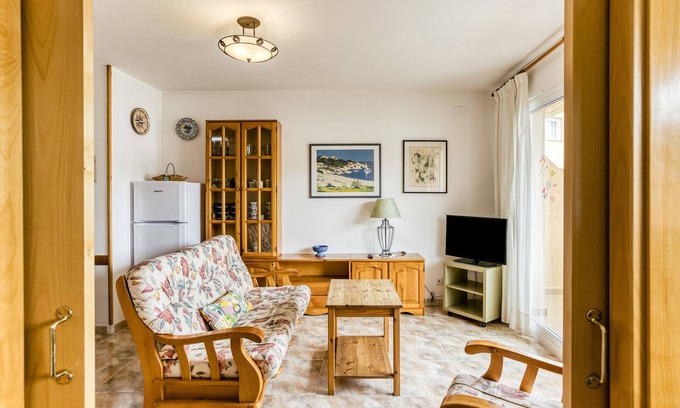L'Escala Apartamento | Apartamento 'Montgo' con vistas a la montaña, piscina compartida y balcón