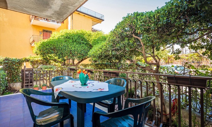 Chianchitta-Pallio Apartamento | Apartamento 'Musa Giardini Naxos' con terraza, jardín y aire acondicionado