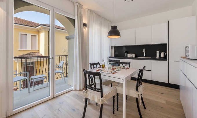 Torri del Benaco Apartamento | 'Apartamento ' Mi casa de la ciudad con vistas al lago, balcón y Wi-Fi