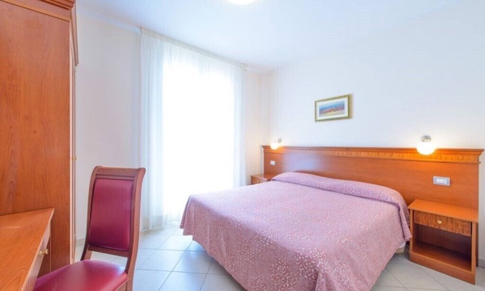 Viserbella Apartamento | APARTAMENTO DE DOS HABITACIONES N. 4, CON GRAN VISTA AL MAR BALCÓN, AIRE ACONDICIONADO Y PARQUE