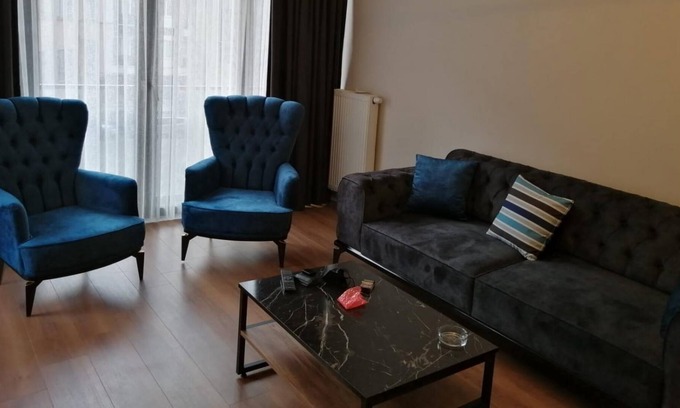 Bagcilar Apartamento | Apartment Near Public Transport Links in Caglayan
