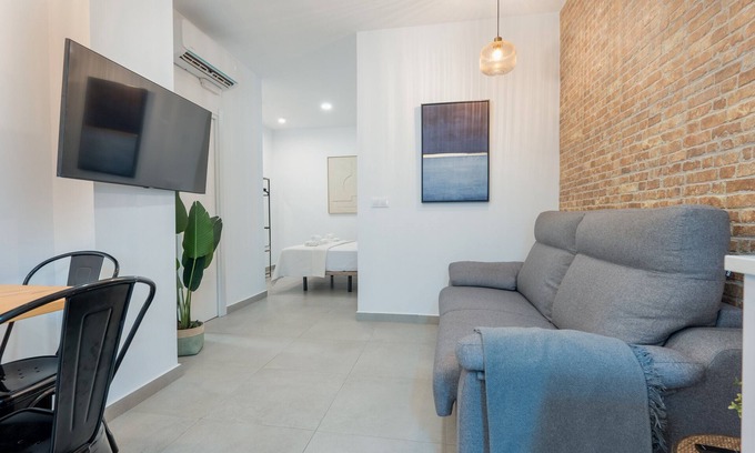 San Carlos-Tartessos Apartamento | Apartamento 'New Cozy Next To Sta 2' con Wi-Fi y Aire Acondicionado