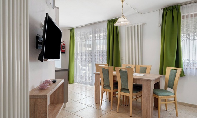 Predazzo Apartamento | Apartamento 'Night and Day 8' con vistas a las montañas, balcón y Wi-Fi