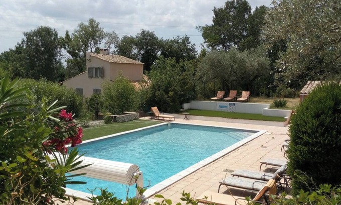 Nyons Apartamento | Apartamento 'Nino - 2/4 Personnes' con piscina compartida, Wi-Fi y aire acondicionado