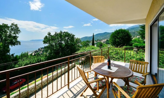 Icici Apartamento | Apartamento Nives by Interhome