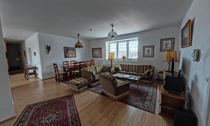 Grafenwohr Apartamento | Apartment O3 - Gehobene 6-Zimmer Wohnung 175qm für 1-7 Personen 2x DZ 3x EZ
