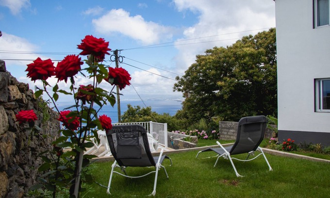 Ponta Delgada Apartamento | Apartamento "Oásis Fonte Grande 2" con vistas al mar, terraza compartida y Wi-Fi