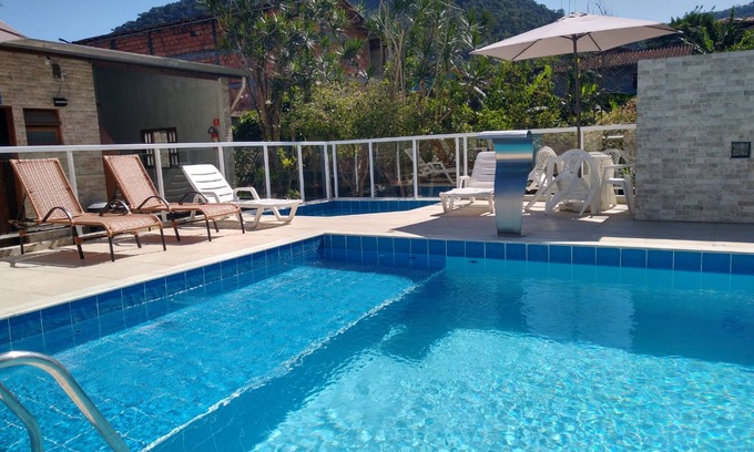 Ipiranga Apartamento | Apartamento de 2 dormitorios, amueblado con piscina, patio y barbacoa.