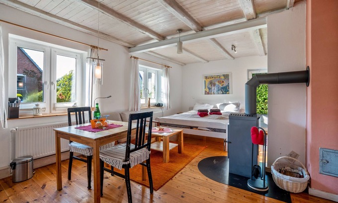 Pries Apartamento | Apartamento 'Öko Fewo Sturmmöwe' con terraza privada, jardín privado y Wi-Fi