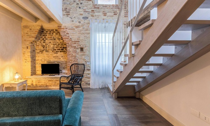 Desenzano del Garda Apartamento | Apartamento "Ontano" en estilo granja con Wi-Fi, jardín y piscina compartidos