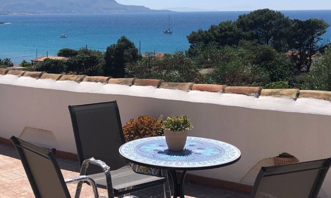Cornino Apartamento | Apartamento vacacional "Open Space Sul Mare" con vistas al mar, 3 terrazas y Wi-Fi